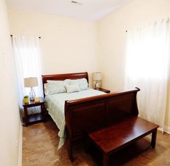 Ashley Oaks House | In the HEART of Knoxville3BR 2BA Sleeps 10