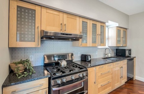 Oakley House | Incredible 3 bed Oakley Square Charmer! Enjoy everything Oakley! Best location!
