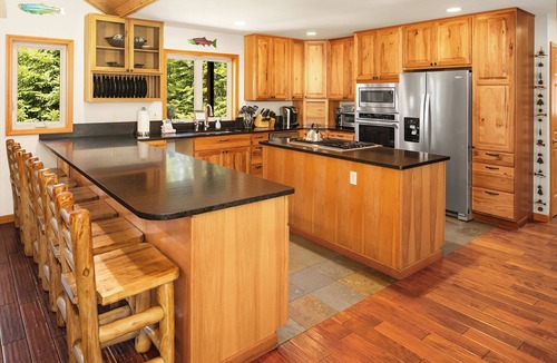 Cle Elum House | Incredible Aspen Lodge! Year Round Specials | Hot Tub | Sledding Hill | 5 AC