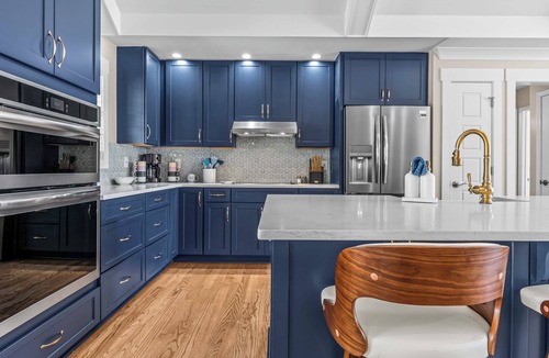Eatonton House | Incredible Lakefront Sunsets at the completely renovated Paradise Pointe
