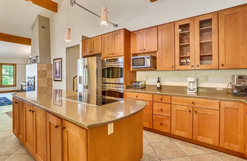 Northface House | Incredible mountain home. Walk to Timberline Mountains Salamander Trail!