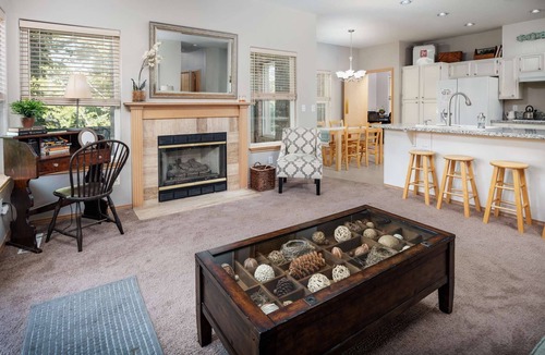 Beaverton House | Incredible Suburban Escape, Open Floor Plan With Wooded Patio, 20 Min to Downtown, Close 2 Vineyards