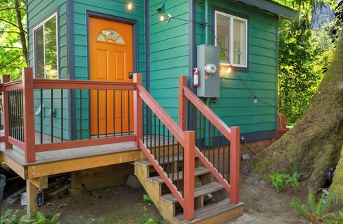 Gold Bar House | Incredible Views ~ Trail Access~ Kayak Rentals Nearby