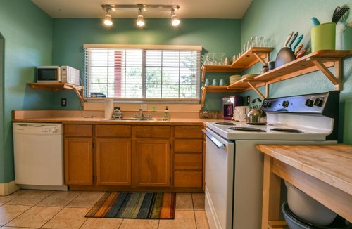 Moab House | Inn 4 - Downtown 1 bedroom unit, sleeps 6 with shared hot tub