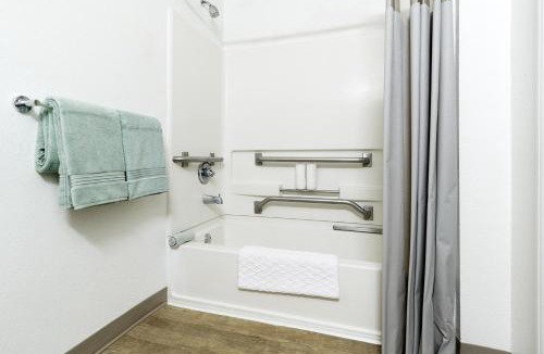 Twin Brook Hotel | InTown Suites Extended Stay Chattanooga TN - Hamilton Place