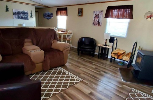 Eagle Nest House | Iron Wolf nestled in the Sangre de Cristo Mtns...Ski/Hike/Fish/Hunt Casita