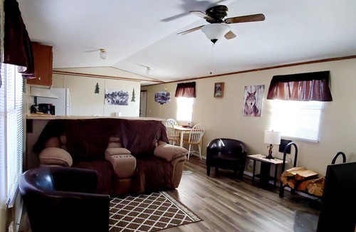 Eagle Nest House | Iron Wolf nestled in the Sangre de Cristo Mtns...Ski/Hike/Fish/Hunt Casita