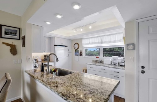 Marco Island Condo | Island-style condo w/pool, spa & steps to beach