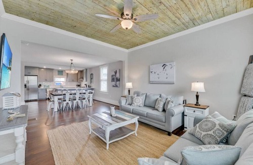 San Jacinto House | Island Time Poolside | Walk to Beach | Pier