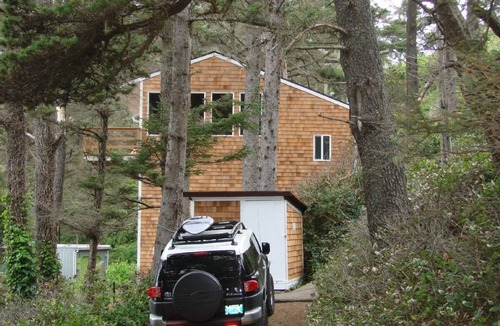 Otter Rock House | Isolated beach front house