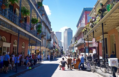 French Quarter Apartment | IT'S FALL, Y'ALL! WHERE Y'AT! 1B/1B w/PATIO; GAR. PARK. INCLUDED!