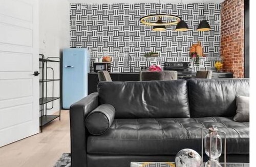 Golden Triangle Apartment | Jason Graves Art Suite 101