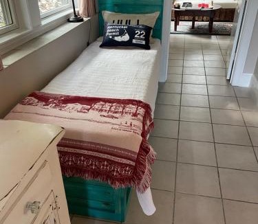 Hull Bed & Breakfast | Josephine's on the Bay Bed and Breakfast