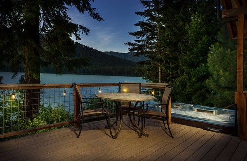 Leavenworth Cabin | Journey's End-Lake, Hot Tub, Sauna, WIFI, Dock