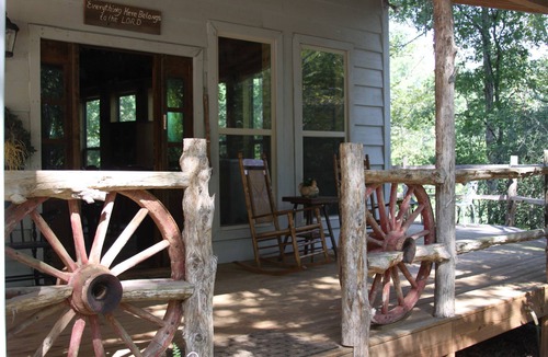 Pine Level House | Junction Park: Rustic Chalet on 75 Acres