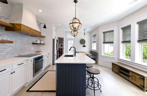 Ventnor City House | Just redone, 1 1/2 block from Ventnor beach
