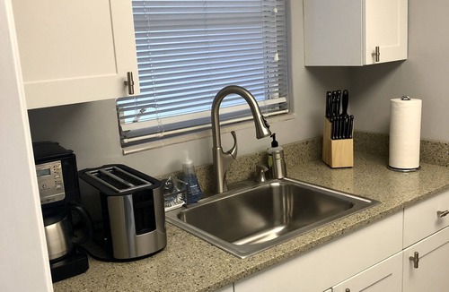 Harbor Beach Apartment | Just Renovated -1BR 1Bath,Pool,Parking,5 min walk 2 Beach 1