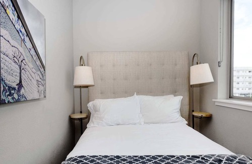 Highland Apartment | Kasa The Comma | Traditional 1BD Centrally Located in Denver