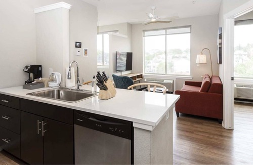 Highland Apartment | Kasa The Comma | Traditional 1BD Centrally Located in Denver
