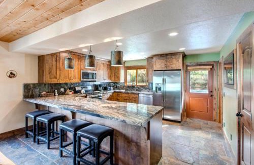 North Park City House | KBM Resorts Private Home Fantastic views Hot Tub AC Easy Walk to Resort and Main St. PLA-1155