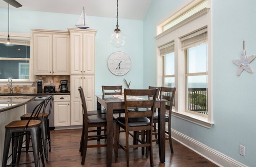 Crystal Beach House | Keepin' It Reel -Beachfront - Hot Tub - Fenced Yard