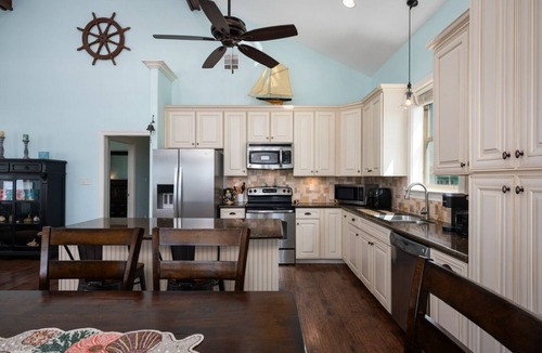 Crystal Beach House | Keepin' It Reel -Beachfront - Hot Tub - Fenced Yard