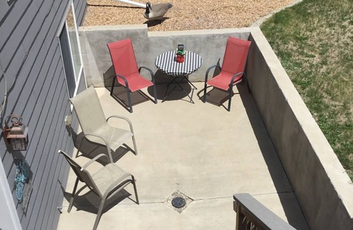 Johnstown House | King Bed Entire Suite No Cleaning Fee Private Entrance