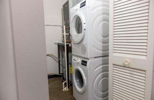 Strip District Apartment | King Bed - Heart of PB - Jaw-Dropping Rooftop and Gym
