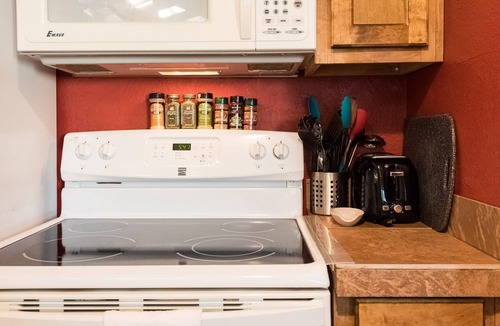 Barton Hills Condo | King bed, view, patio, .33 miles to Barton Springs/Zilker Park, @2 miles to DT!