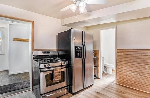 Northeast Park Hill Cottage | King Cottage, charming, pet-friendly, 2-bedroom/bath in Denver, Park Hill