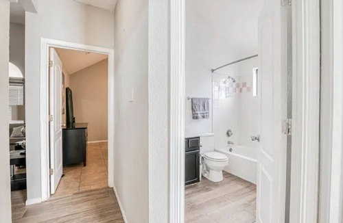 El Paso House | King Size bed/3 bedroom HOUSE/Huge backyard