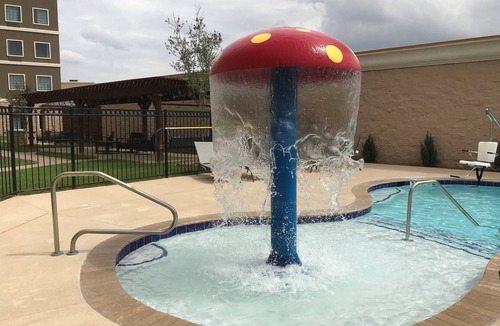 The Colony Apartment | King Studio w/Free Breakfast Buffet & Pool Access Included!