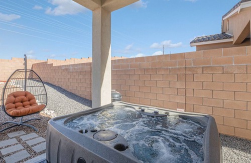 Ranchito House | King suite, Jacuzzi, game room, brand new home.