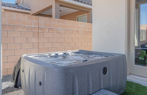 Ranchito House | King suite, Jacuzzi, game room, brand new home.
