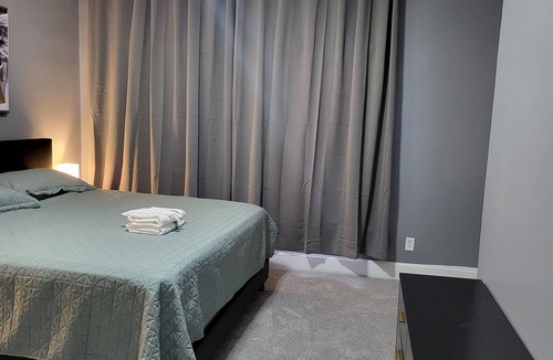 Old North Columbus Apartment | king Suite1-bedroom with AC, WiFi in brilliant Columbus, black-out curtain