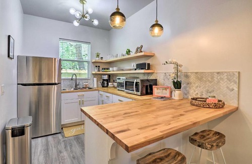 Hudson Bend House | Krows Nest - Sunny Cottage with Lake Access!