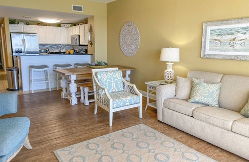 Panama City Beach Condo | L👀K! ⭐️ TOP-RATED DIRECT BEACHFRONT @Calypso — 2 King Beds + FREE Beach Chairs!