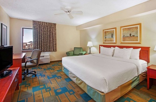 Northeast Heights Hotel | La Quinta Inn & Suites by Wyndham Albuquerque Journal Ctr NW