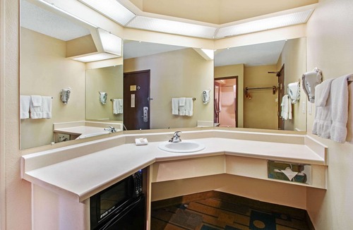 Northeast Heights Hotel | La Quinta Inn & Suites by Wyndham Albuquerque Journal Ctr NW