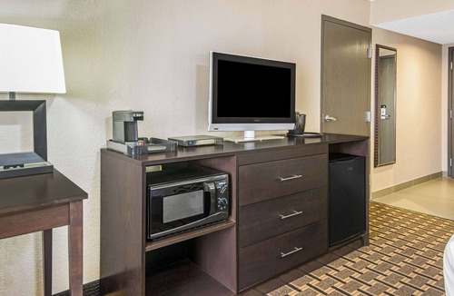 Denison Hotel | La Quinta Inn & Suites by Wyndham Denison - N. Lake Texoma