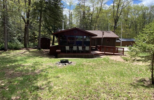 Phelps Cabin | La Vita e Bella -Life is Good- at this pet friendly Northwoods escape