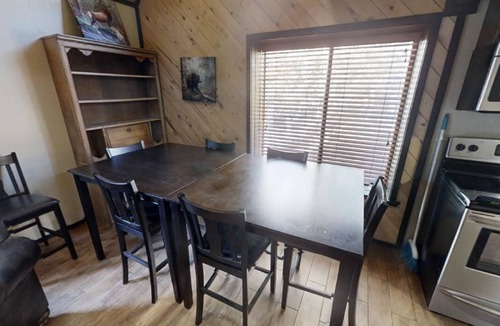 Red River Cabin | LaBelle Cabin - In Town - Pet Friendly! - Updated Furnishings - Satellite - Clos