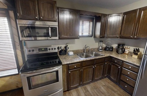Red River Cabin | LaBelle Cabin - In Town - Pet Friendly! - Updated Furnishings - Satellite - Clos