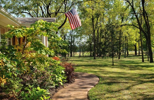 Winchester House | Lake, Caverns, Sewanee, & Jack Daniel’s All Nearby! Boat, RV, Camping, Barn