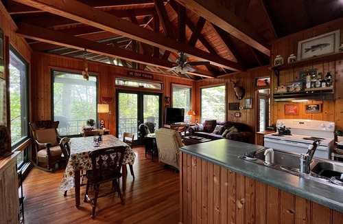 Salem Cottage | Lake Front Cottage/Floating Dock