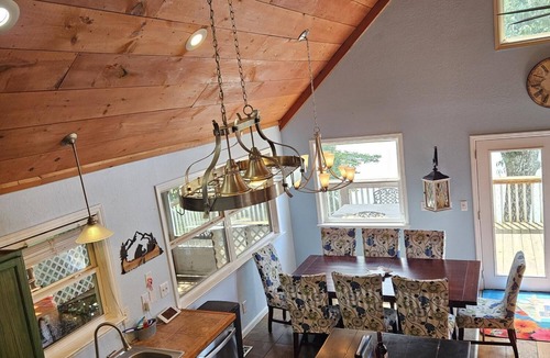 Dayton Cottage | LAKE FRONT home at Lake Chickamauga FAMOUS for LARGEMOUTH BASS FISHING!