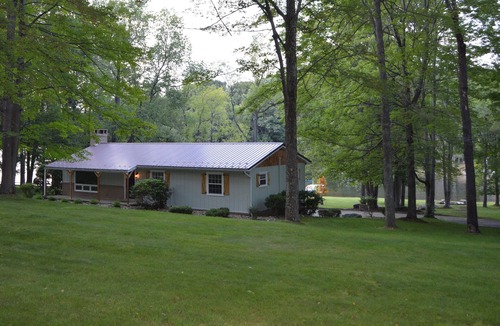 Treasure Lake House | Lake Front w/1.5 Acre Private Lot, Hot Tub, Paddle Boat, & Kayaks