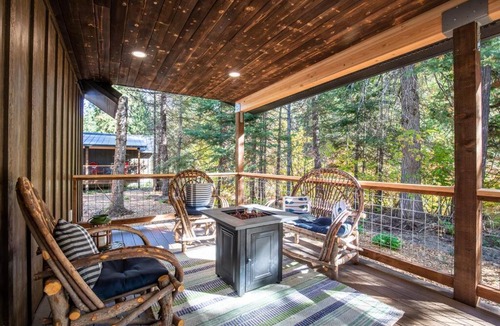 Leavenworth House | Lake House tiny cabin near Lake Wenatchee