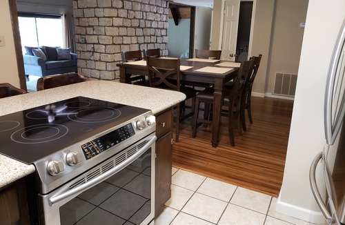 Deatsville House | LAKE LIFE AT ITS BEST FOR YOUR GET AWAY
