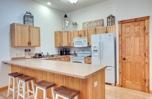 Minocqua Apartment | Lake Minocqua Condo with Shared Fire Pit!